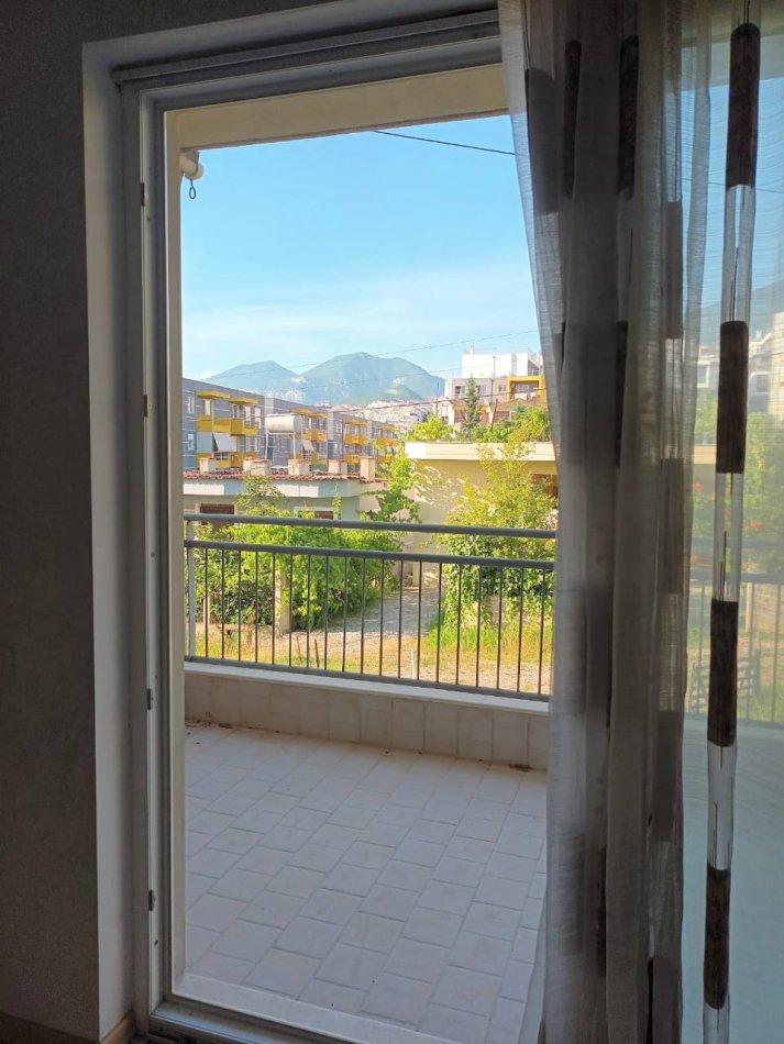 Tirane, shes apartament 3+1+Ballkon Kati 3, 150 m² 140.000 € (SHKOZE)