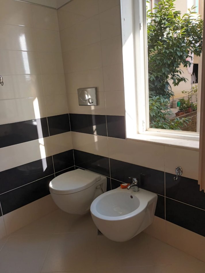 Tirane, shes apartament 3+1+Ballkon Kati 3, 150 m² 140.000 € (SHKOZE)