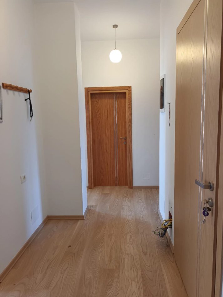 Tirane, shes apartament 3+1+Ballkon Kati 3, 150 m² 140.000 € (SHKOZE)