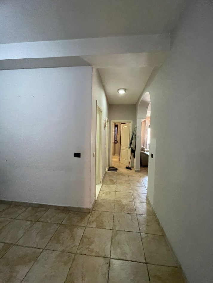Tirane, jepet me qera 3+1+Ballkon Kati 6, 100 m² 700 € (Rruga Haxhi Hysen Dalliu, te Prokuroria)