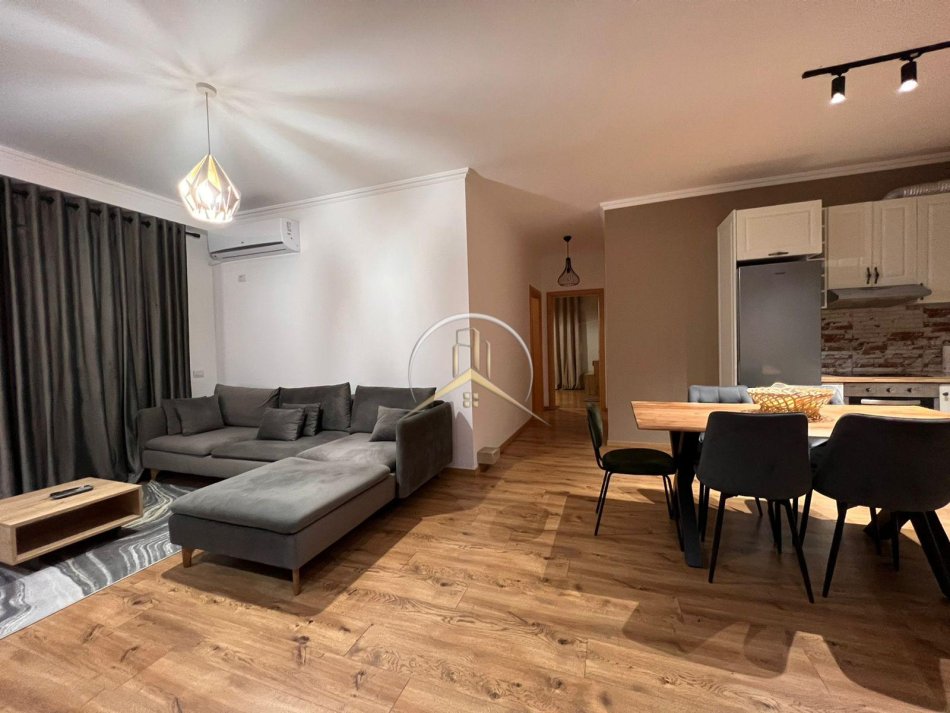 Shitet 2+1+2  Kopshti Botanik  218.000 €