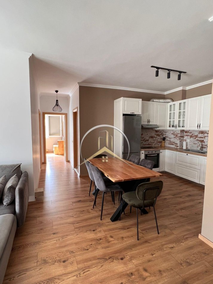 Shitet 2+1+2  Kopshti Botanik  218.000 €