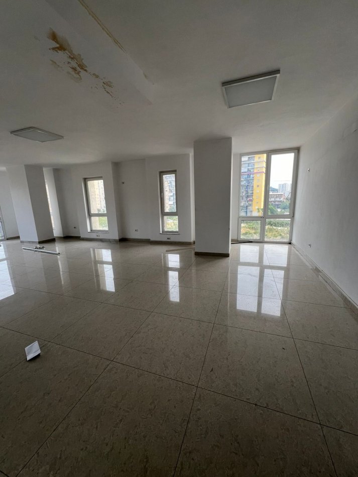 Tirane, jepet me qera ambjent biznesi Kati 4, 180 m² 1.800 € (Fusha e Aviacionit)