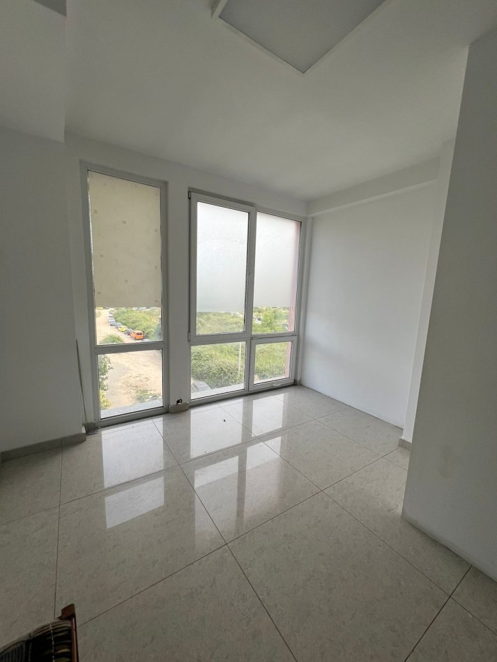 Tirane, jepet me qera ambjent biznesi Kati 4, 180 m² 1.800 € (Fusha e Aviacionit)