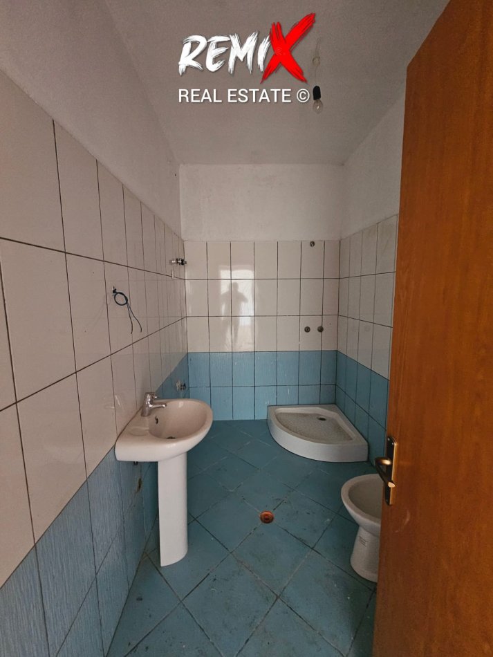 Shkembi Kavajes, shitet apartament 2+1+Aneks+Ballkon Kati 5, 98 m² 85.000 € 