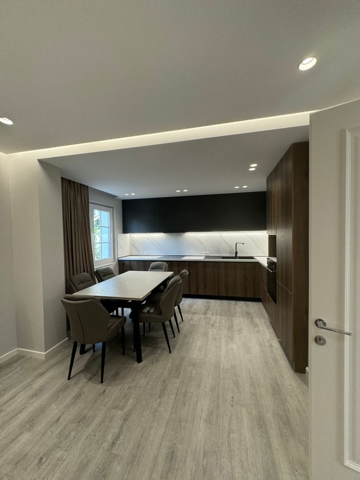 Tirane, jepet me qera Vile 3 Katshe Kati 3, 412 m² 3.000 € (rruga elbasanit)