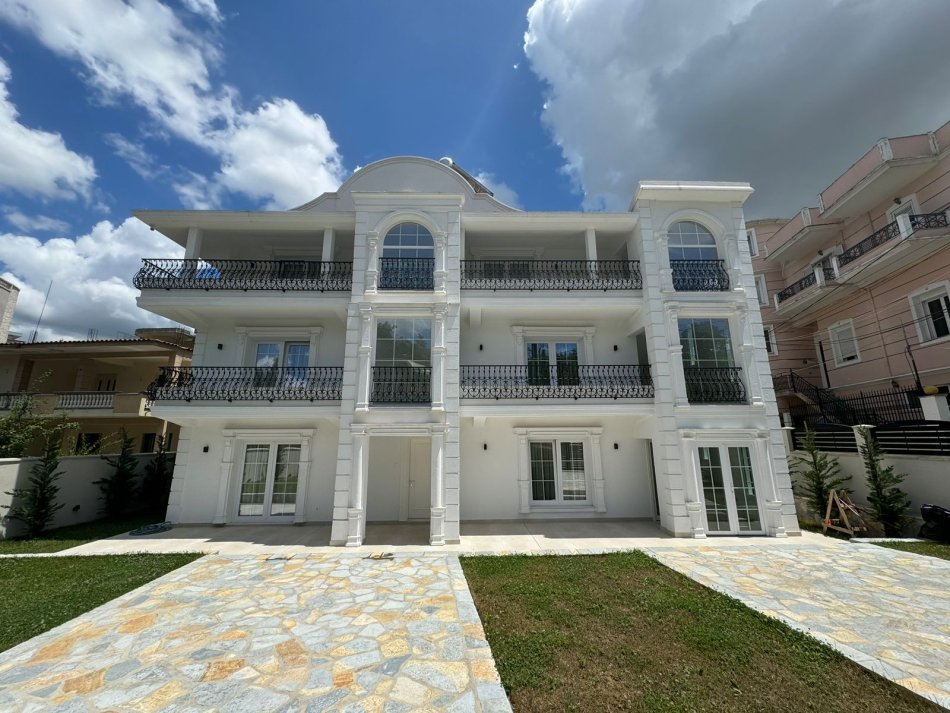 Tirane, jepet me qera Vile 3 Katshe Kati 3, 412 m² 3.000 € (rruga elbasanit)