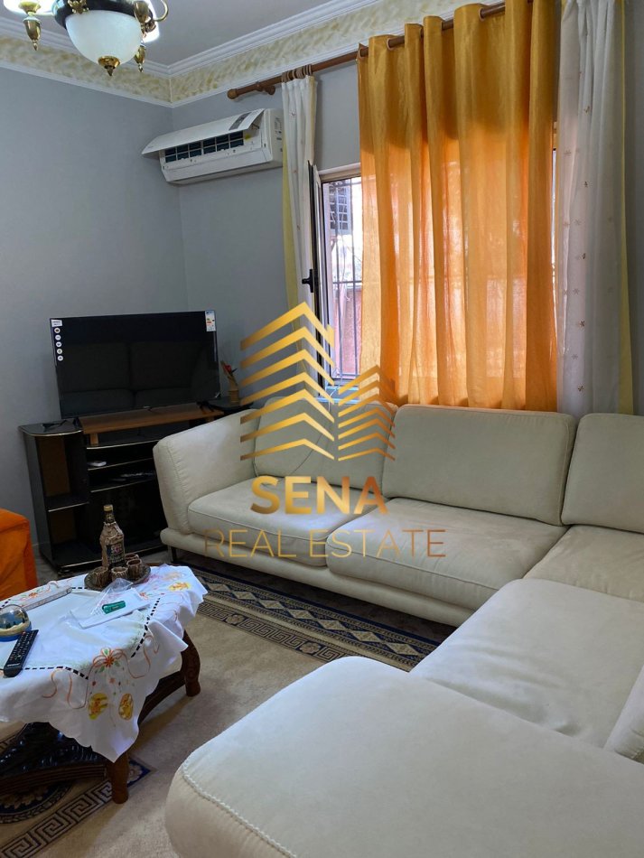 Tirane, jepet me qera apartament 2+1 Kati 1, 90 m² 350 € (Rruga 5 Maji)