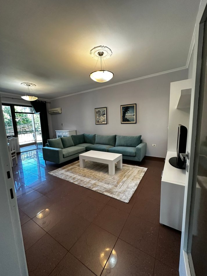 Tirane, jepet me qera apartament 2+1 Kati 2, 135 m² 800 € (Pazari i ri)