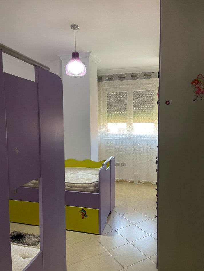 Tirane, jepet me qera apartament 2+1+Ballkon Kati 5, 120 m² 650 € (Rruga Xhanfize Keko, Xhomllik)