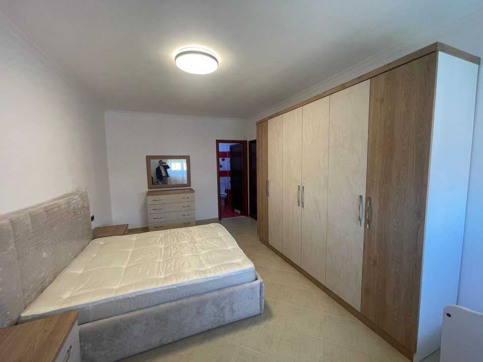 Tirane, jepet me qera apartament 2+1 Kati 5, 82 m² 600 € (Rruga Muhamet Gjollesha)
