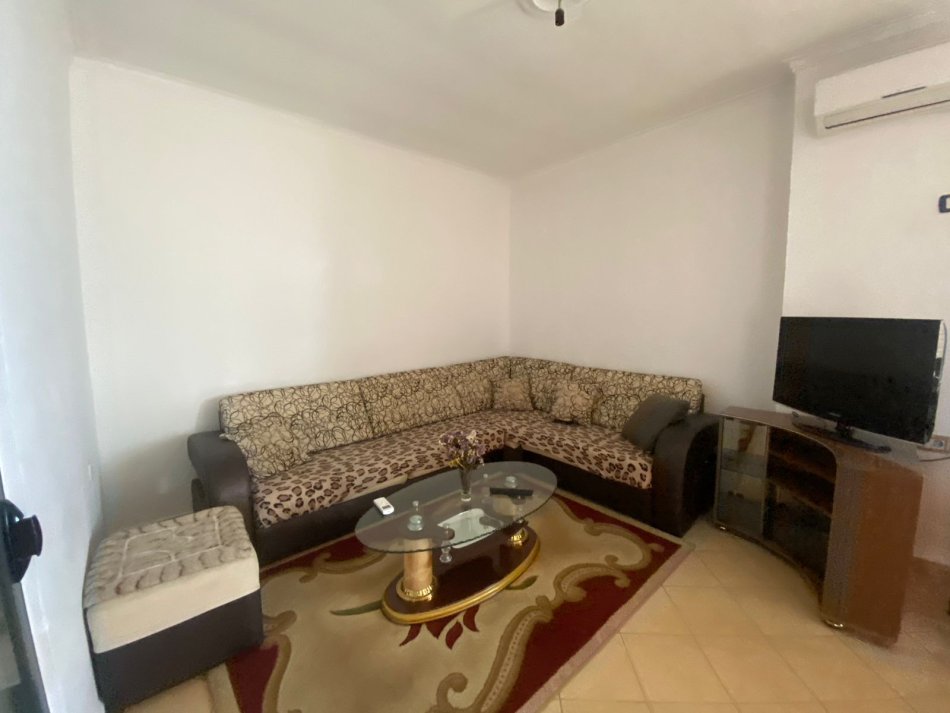 Tirane, jepet me qera apartament 2+1+Ballkon Kati 7, 100 m² 400 € (Laprake)