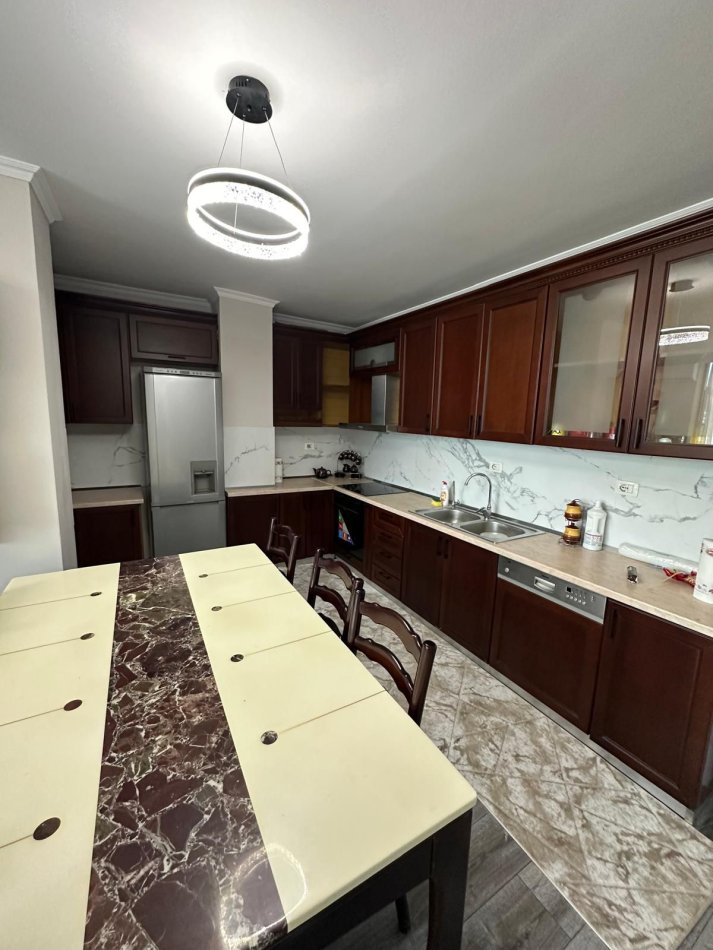 Tirane, jepet me qera apartament 2+1 Kati 6, 90 m² 600 € (Stacioni i Trenit)