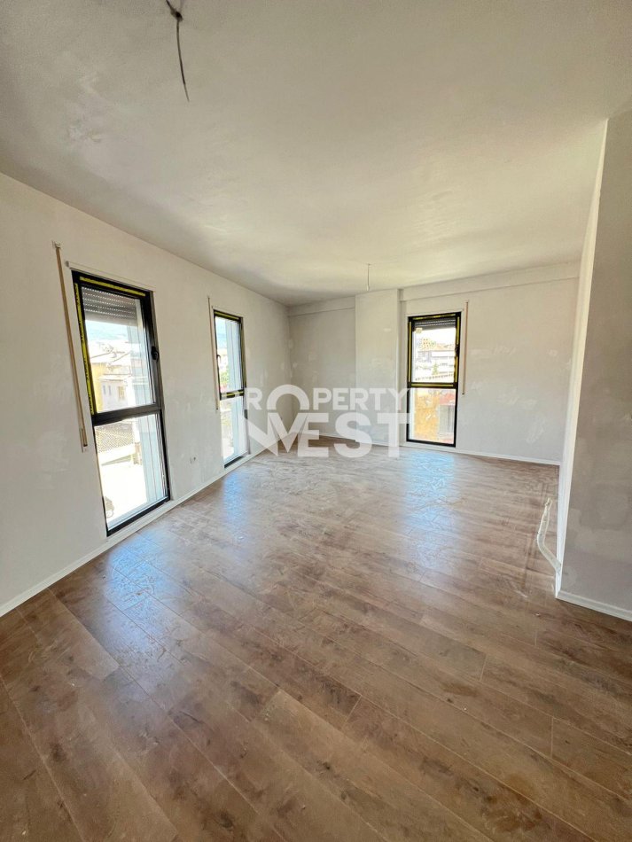 Tirane, shitet apartament 3+1 , 129 m² 185.500 € (xhamlliku)