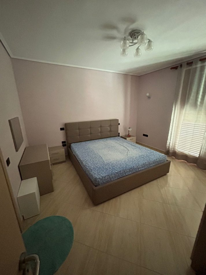 Tirane, Apartament 3+1 me qira Kati 2, 150 m² 500 € (Vilat Gjermane)
