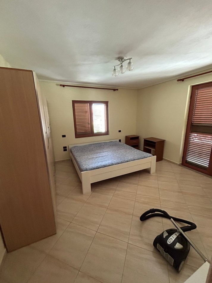 Tirane, Apartament 3+1 me qira Kati 2, 150 m² 500 € (Vilat Gjermane)