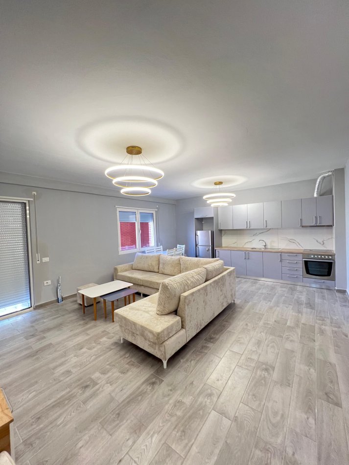 Tirane, jepet me qera apartament 2+1+Ballkon Kati 2, 115 m² 500 € (TEODOR KEKO)