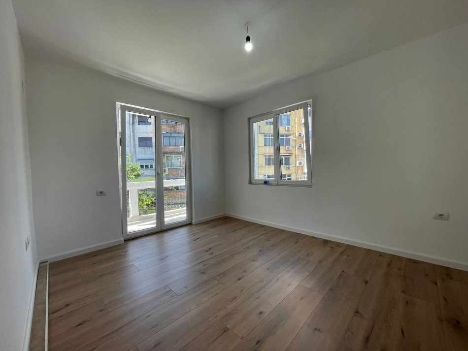 Tirane, shitet apartament 2+1 Kati 3, 61 m² 137.000 € (rruga mine pexa)