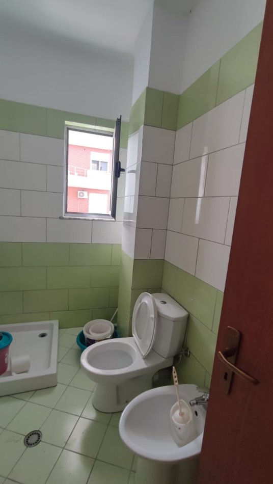 Tirane, jepet me qera apartament 2+1 Kati 6, 85 m² 320 € (Rruga 17-nentori, Casa italia)