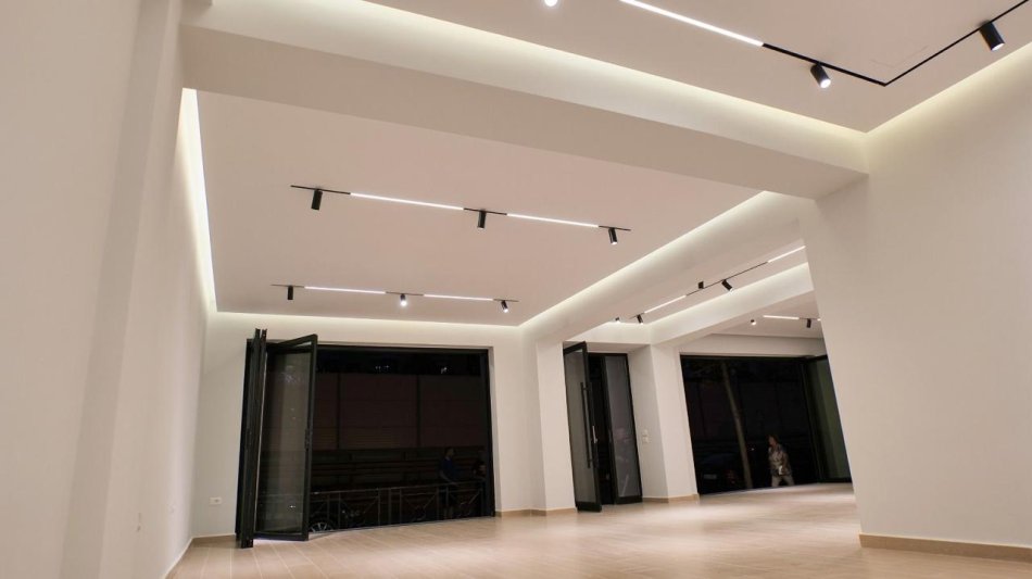 Tirane, jepet me qera ambjent biznesi Kati 0, 125 m² 2.400 € (Rruga Bill Klinton)