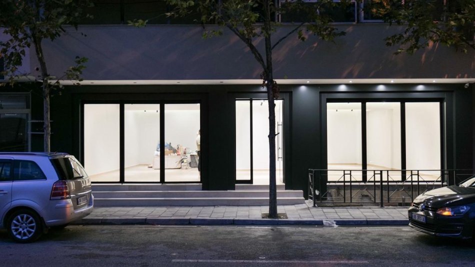 Tirane, jepet me qera ambjent biznesi Kati 0, 125 m² 2.400 € (Rruga Bill Klinton)