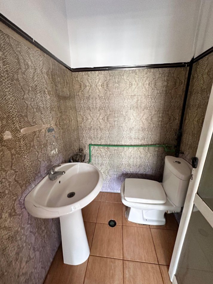 Tirane, jepet me qera ambjent biznesi , Kati 0, 60 m² 300 € (Komuna e Parisit)