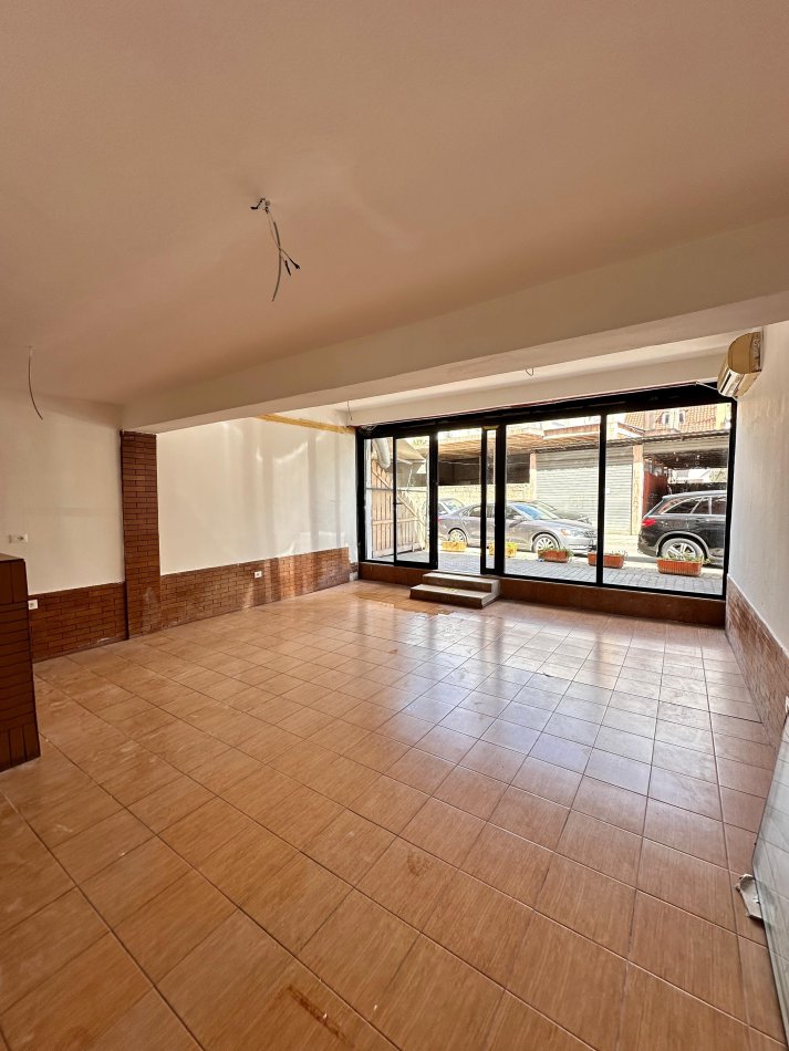 Tirane, jepet me qera ambjent biznesi , Kati 0, 60 m² 300 € (Komuna e Parisit)