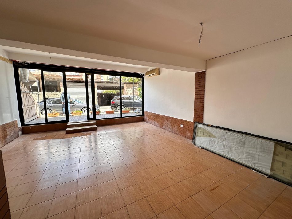 Tirane, jepet me qera ambjent biznesi , Kati 0, 60 m² 300 € (Komuna e Parisit)