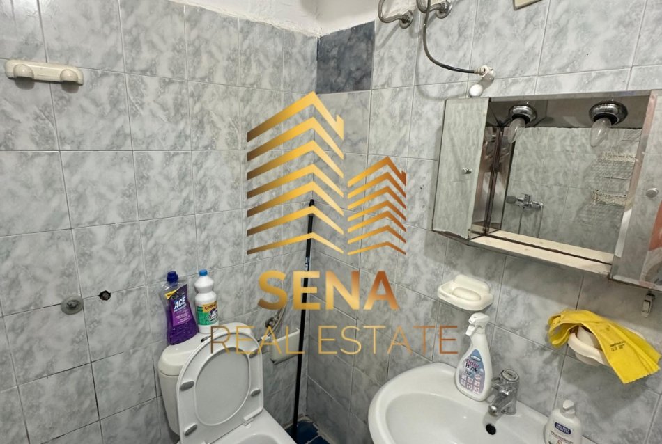 Tirane, jepet me qera apartament 1+1+Aneks Kati 4, 75 m² 400 € (Rruga Deshmoret e 4 Shkurtit)