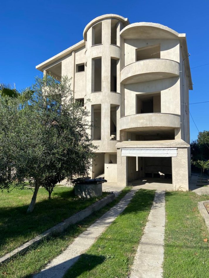 Qerret, shitet Vile 3 Katshe Kati 3, 480 m² 280.000 € (Qerret)