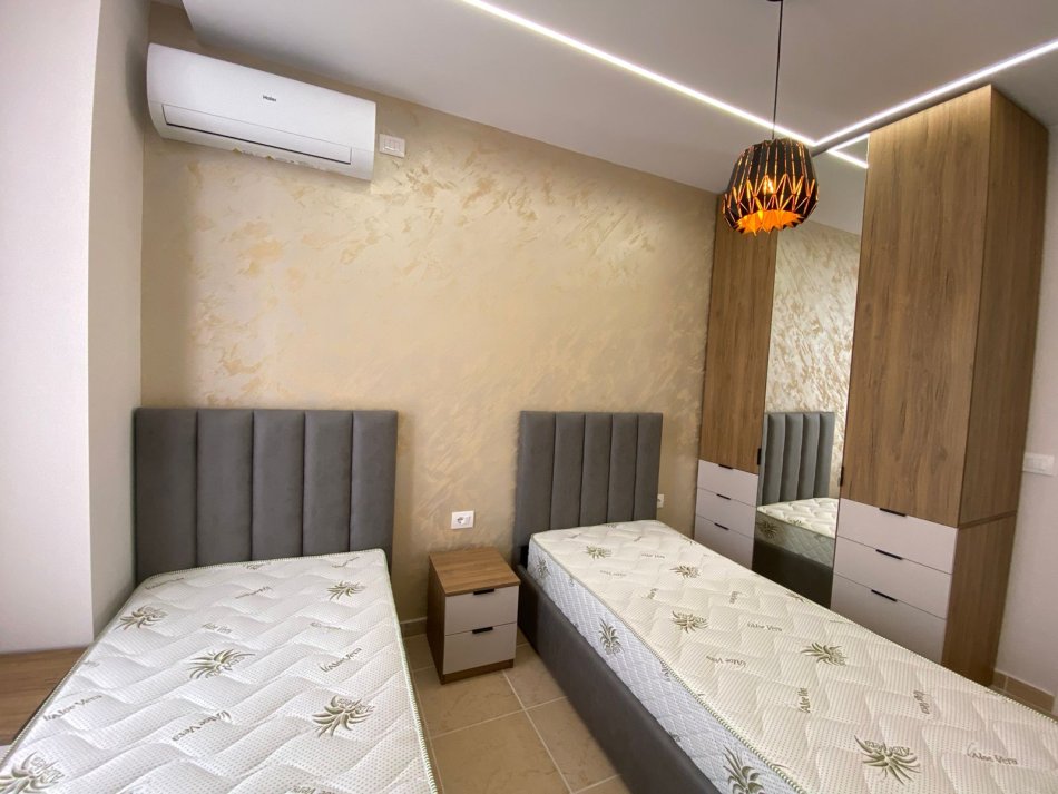 Tirane, jap me qera apartament 2+1+Ballkon Kati 7, 105 m² 750 € (bulevardi i ri)