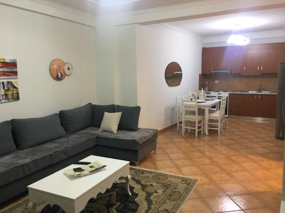 Tirane, jepet me qera apartament 2+1 Kati 1, 106 m² 400 € (Ne Fresk)