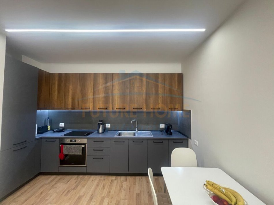 Tirane, shitet apartament 1+1+Ballkon Kati 5, 71 m² 142.000 € (Ali Demi)