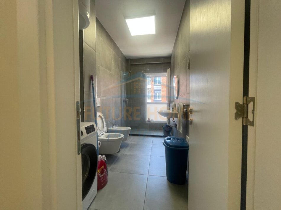 Tirane, shitet apartament 1+1+Ballkon Kati 5, 71 m² 142.000 € (Ali Demi)