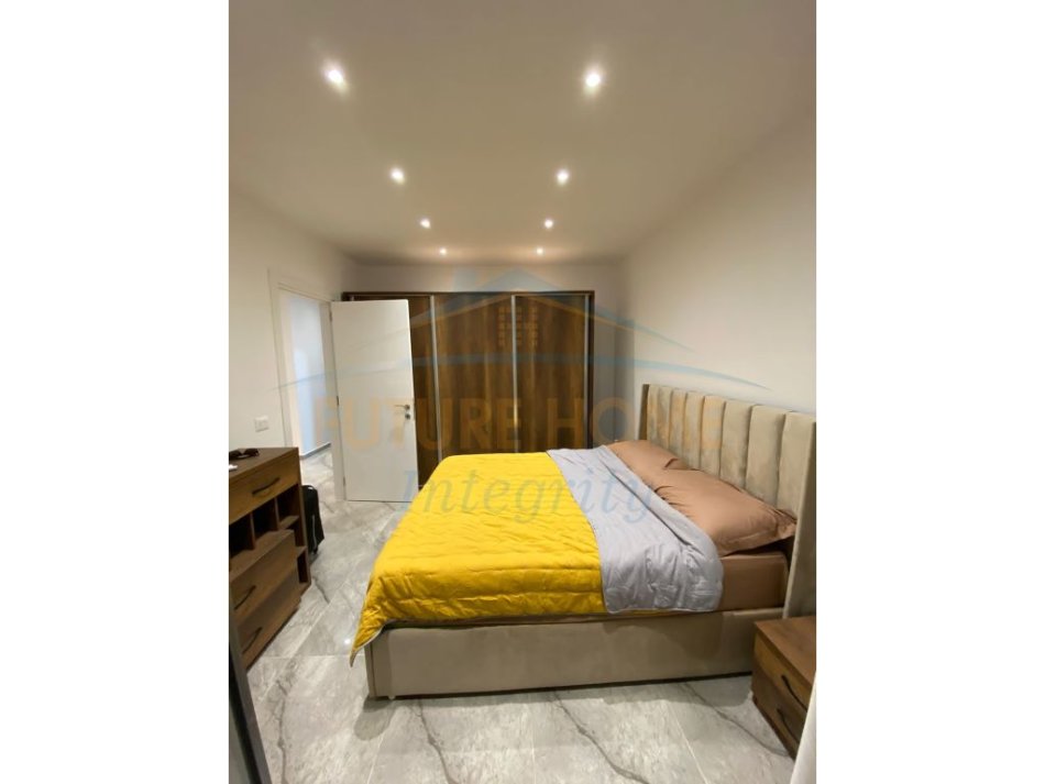 Tirane, jepet me qera 1+1+post parkimi Kati 2, 64 m² 500 € (Oxhaku)