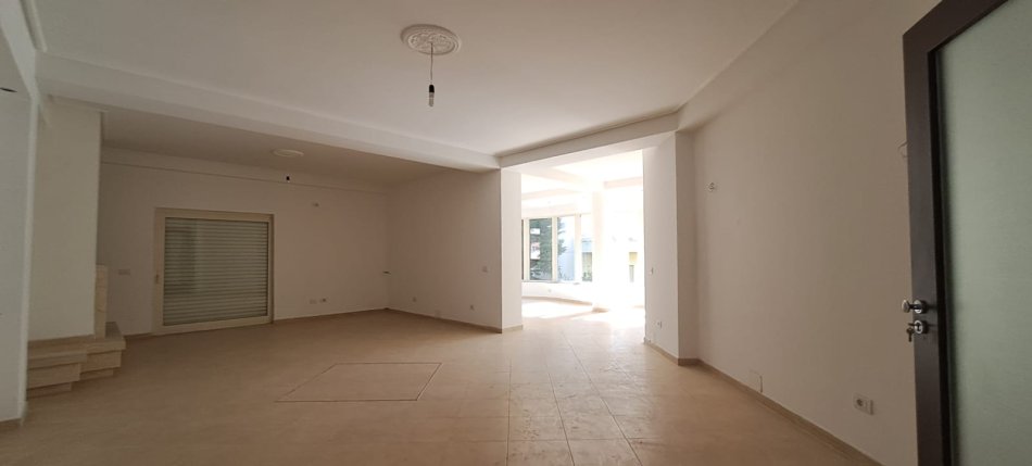 Tirane, jepet me qera GODINE 3KATESHE  517 m² 3.000 € (KOPSHTI ZOOLOGJIK)