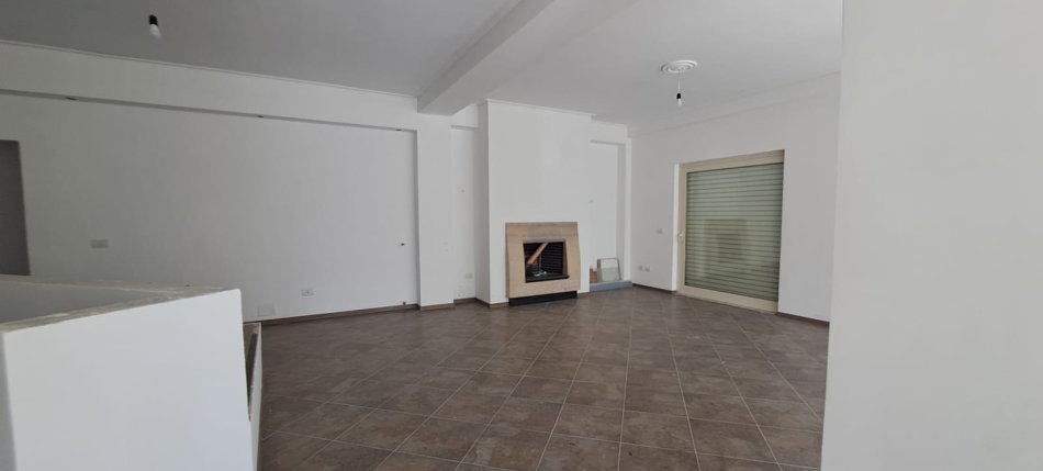 Tirane, jepet me qera GODINE 3KATESHE  517 m² 3.000 € (KOPSHTI ZOOLOGJIK)