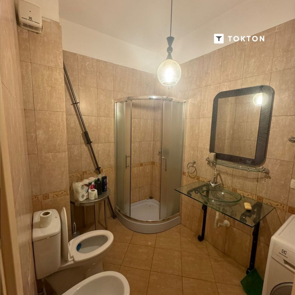 Tirane, jepet me qera apartament 1+1 Kati 3, 70 m² 450 € (Liqeni i Thatë)