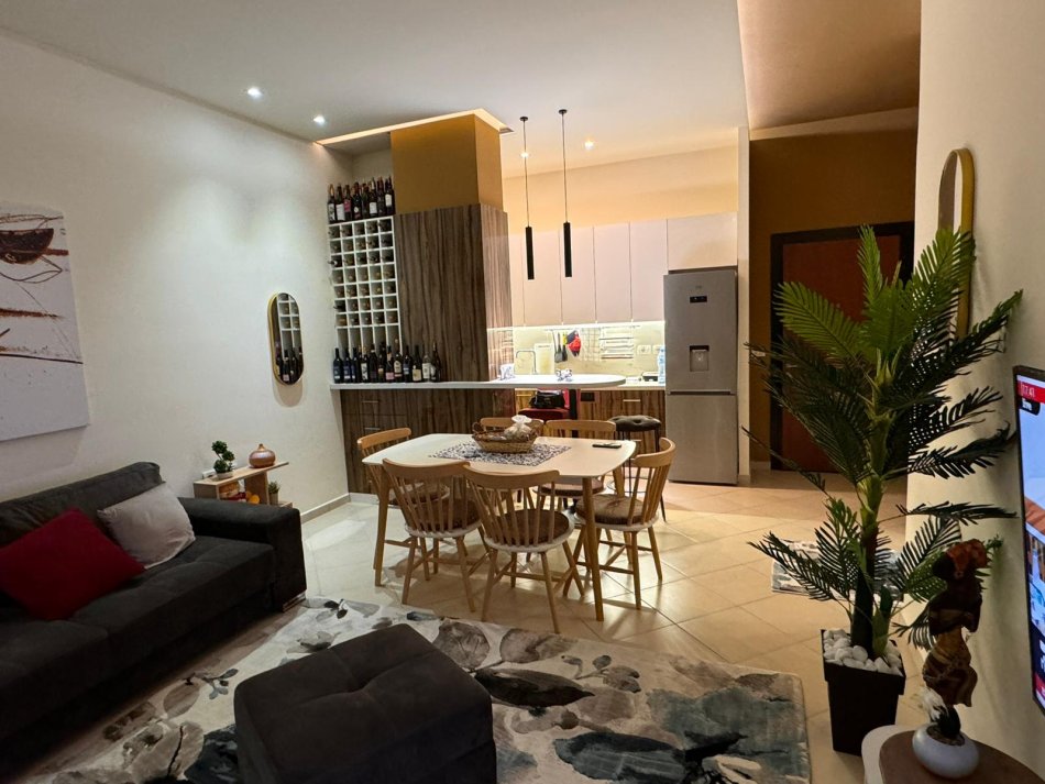 Tirane, jepet me qera apartament 1+1 Kati 1, 70 m² 600 € (Bill Klinton)