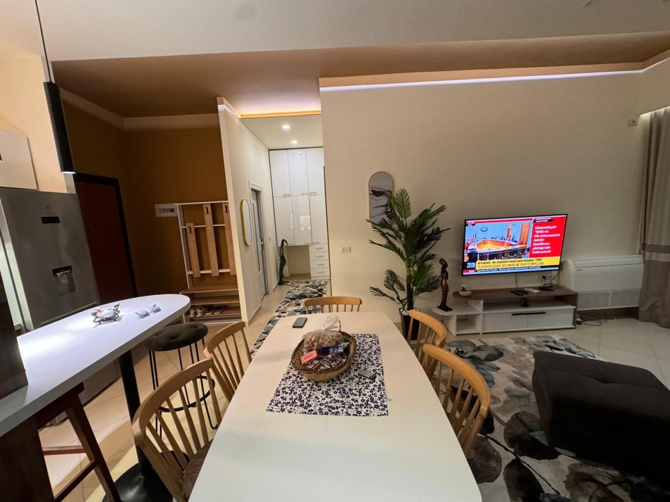 Tirane, jepet me qera apartament 1+1 Kati 1, 70 m² 600 € (Bill Klinton)