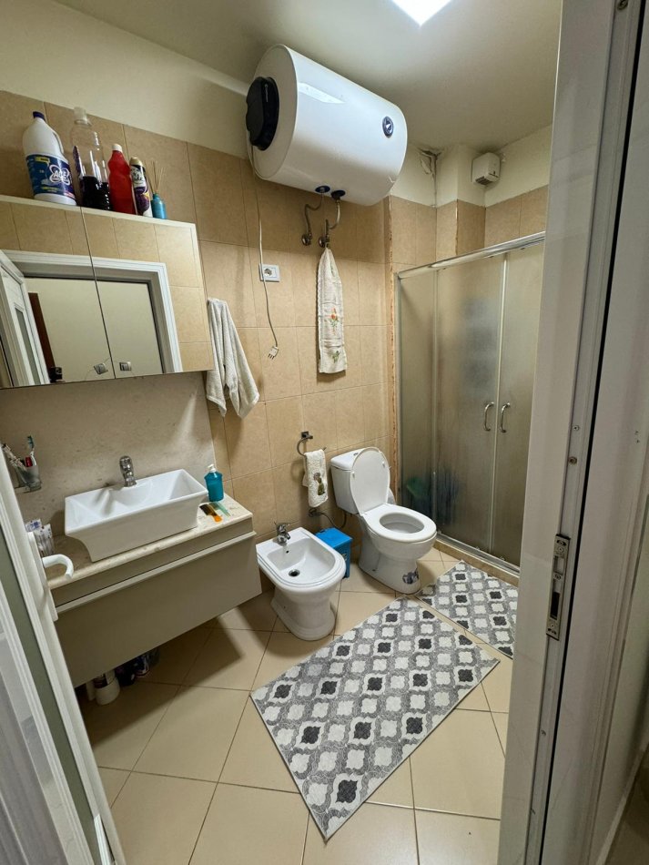 Tirane, jepet me qera apartament 1+1 Kati 1, 70 m² 600 € (Bill Klinton)