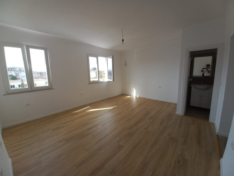 Tirane, shitet garsonier 1+1 Kati 5, 29 m² 48.000 € (Gjimnazi Andon Zako Cajupi)