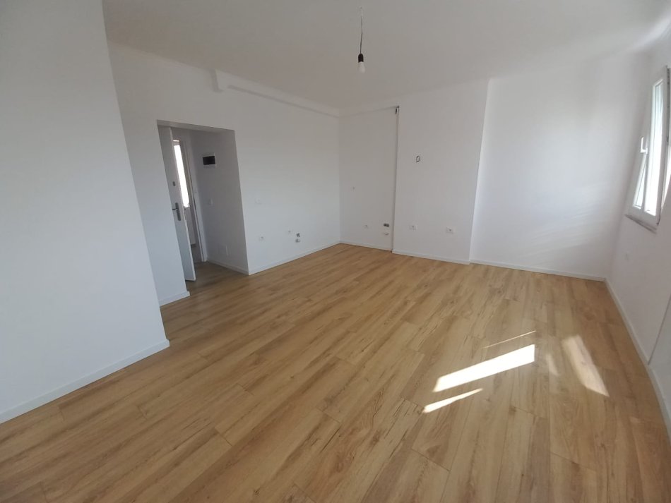 Tirane, shitet garsonier 1+1 Kati 5, 29 m² 48.000 € (Gjimnazi Andon Zako Cajupi)