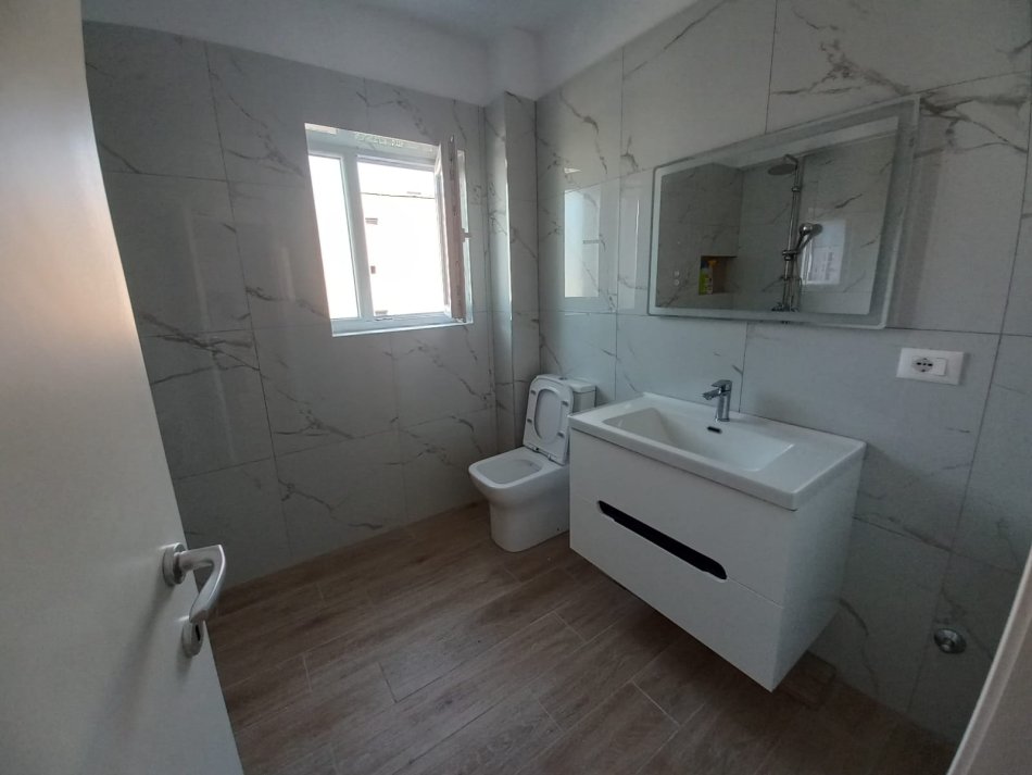 Tirane, shitet apartament 1+1 Kati 5, 53 m² 79.000 € (Gjimnazi Andon Zako Cajupi)