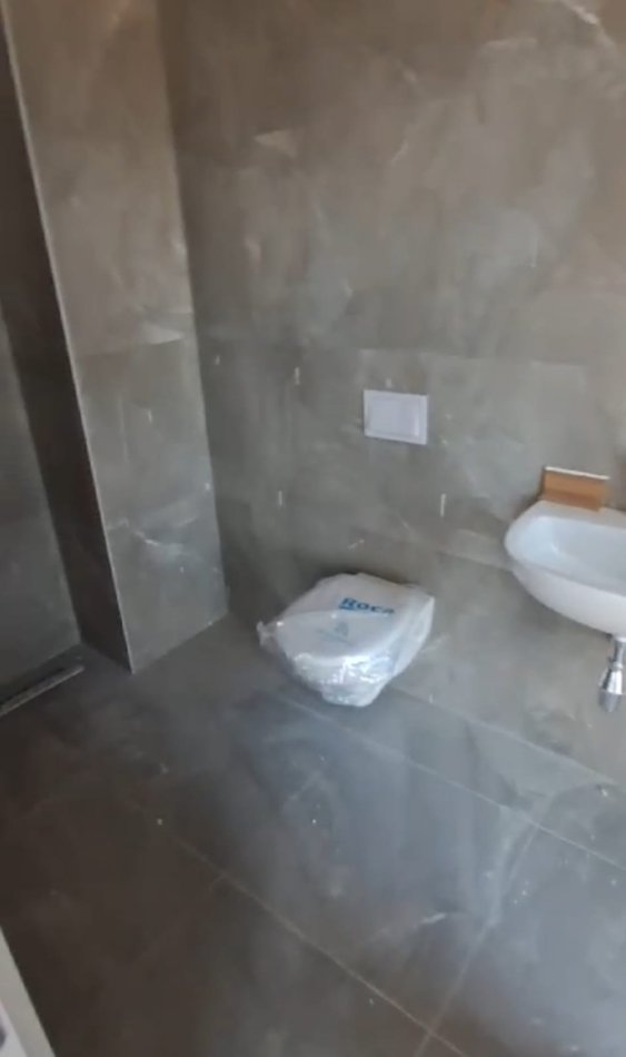 Tirane, jepet me qera apartament 2+1+Ballkon Kati 6, 116 m² 400 € (farmacia 10, rruga dibres)