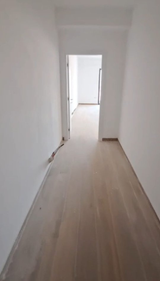 Tirane, jepet me qera apartament 2+1+Ballkon Kati 6, 116 m² 400 € (farmacia 10, rruga dibres)