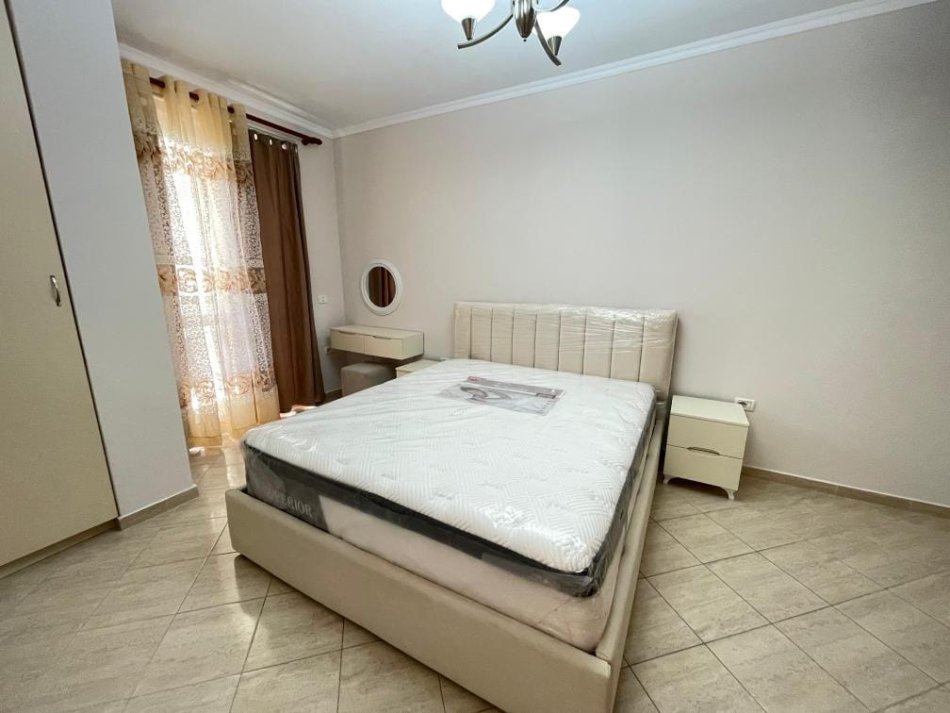 Shqiperi, jepet me qera apartament 1+1+Ballkon Kati 3, 77 m² 600 € (selvia)