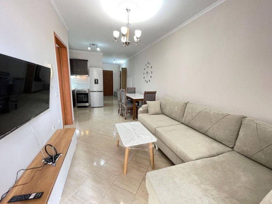 Shqiperi, jepet me qera apartament 1+1+Ballkon Kati 3, 77 m² 600 € (selvia)