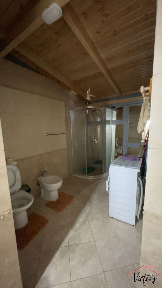 Tirane, jepet me qera apartament 2+1 Kati 11, 90 m² 1.000 € (Sheshi Wilson)