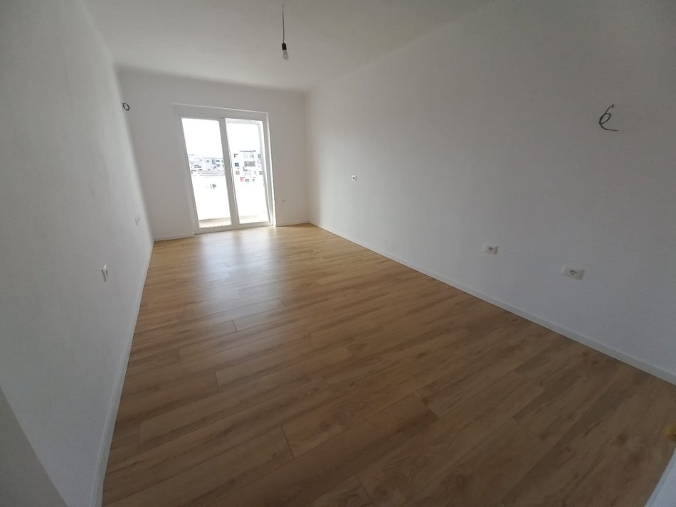 Tirane, shes apartament 1+1+Ballkon Kati 5, 53 m² 78.000 € (RRUGA BARDHYL)